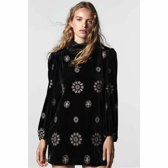 ZARA EMBROIDERED VELVET DRESS
BLACK - REF. 2731/339 - Picture 3 of 8